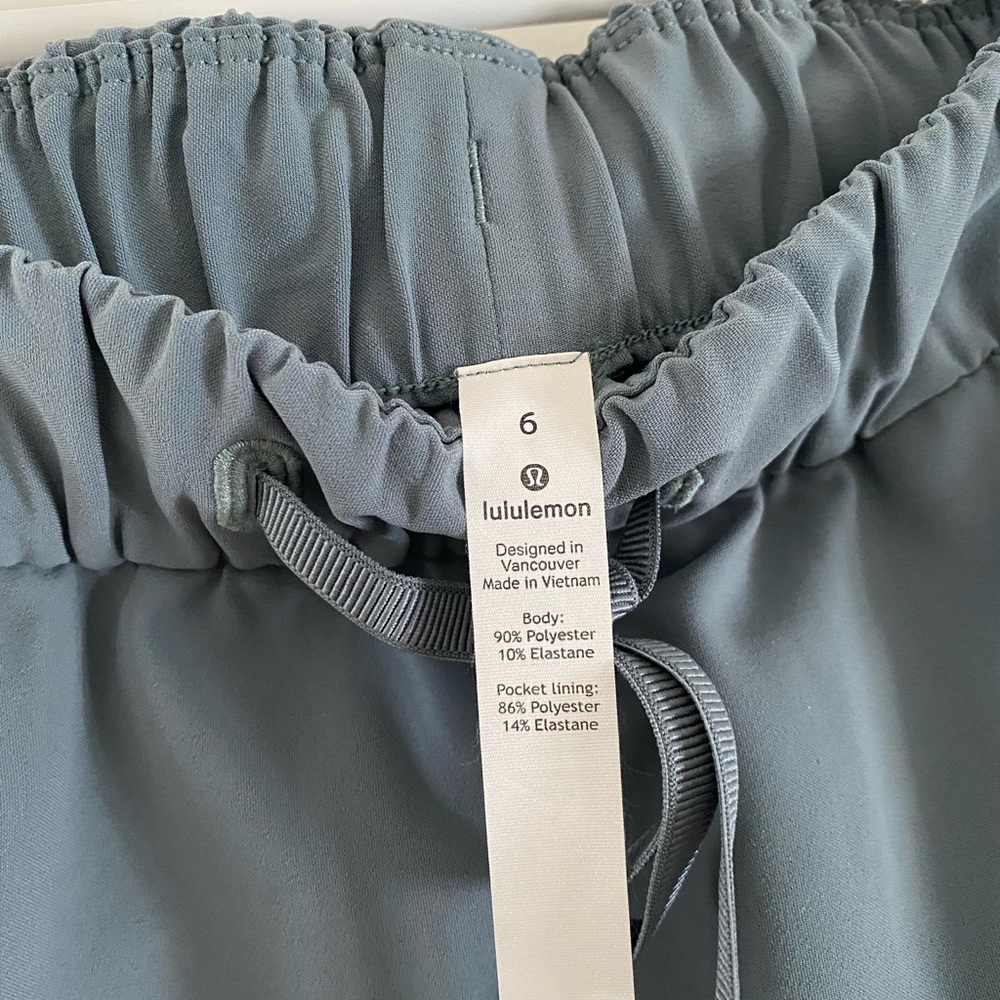 Lululemon Gray/Blue Skirt, size 6